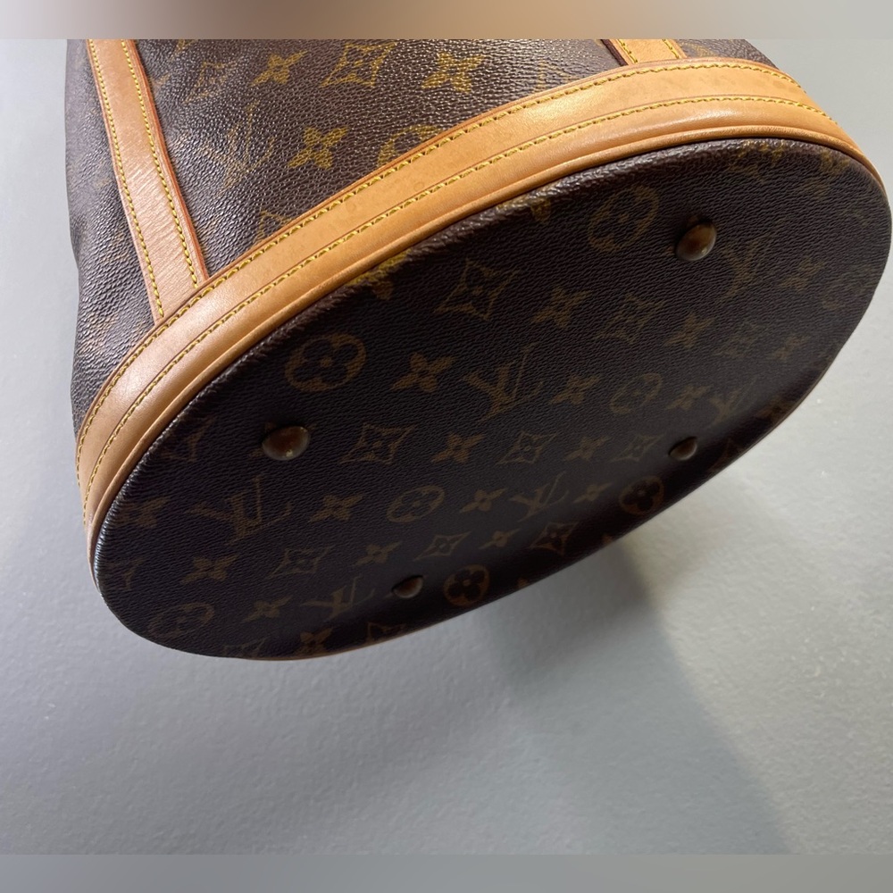 Louis Vuitton GM Monogram Bucket Bag - Picture 4 of 11